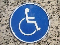 Parkplatz für Personen mit Behinderung